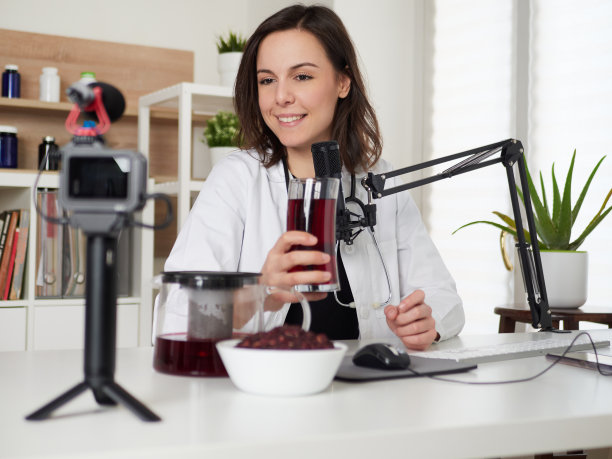 女营养师谈芙蓉饮泡茶图片下载