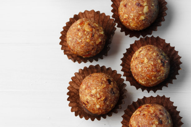 白色背景上的健康糖果图片下载