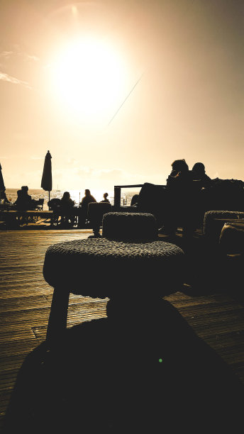 沙滩上的露台图片下载