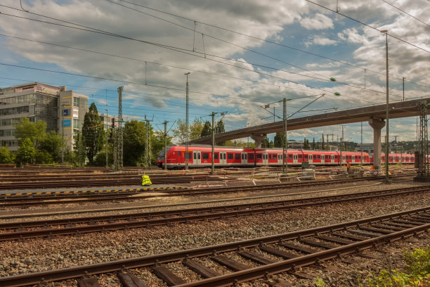 斯图加特-维希根火车站周围的铁轨图片下载