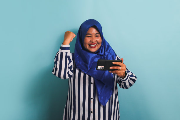 在手机上玩游戏图片下载