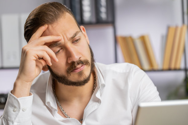 黎巴嫩商人担忧财务问题、压力、债务、预算损失、破产图片下载