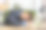 无聊困倦的高加索商人工人在笔记本电脑上工作，在家里办公室睡着了图片下载