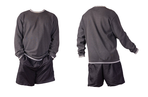 带兜帽的铁拉链运动衫和白色背景的运动短裤。休闲运动服装图片下载