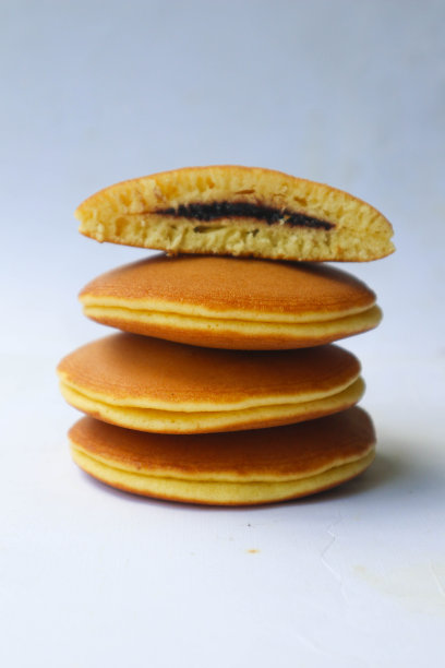 Dorayaki。白底日本豆沙煎饼。烧是一种来自日本的蛋糕图片下载