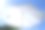 7月，一个阳光明媚的夏日早晨，遮阳伞在西欧拉开图片下载