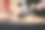 专业厨师戴着黑色手套的近距离双手在日本传统食品的餐厅厨房制作寿司和卷。图片下载