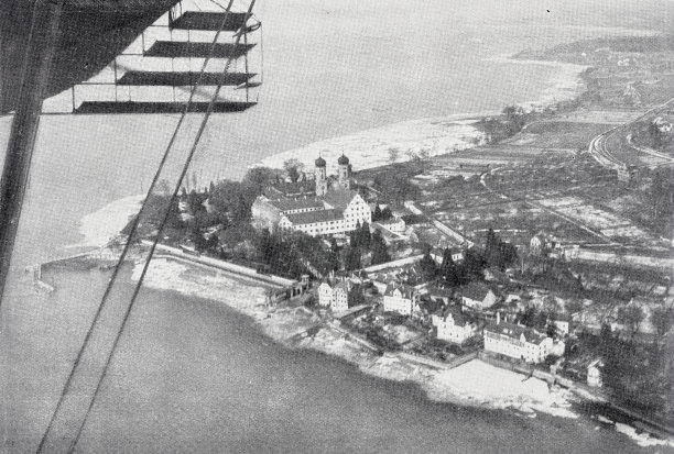 从Z II号飞艇上看到的Württemberg王室的避暑别墅Friedrichshafen宫图片下载