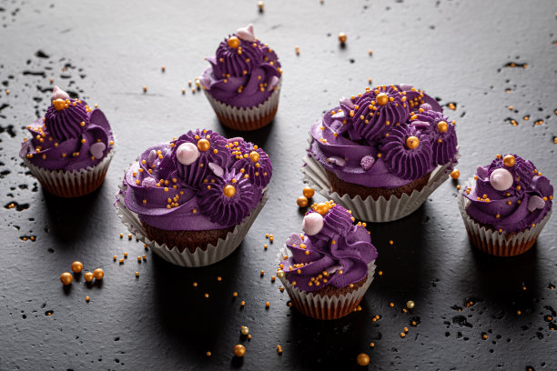 又甜又好吃的小蛋糕为肥胖星期四准备。图片下载