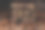 黑巧克力和牛奶巧克力，坚果在深色背景上撒上可可粉。图片下载