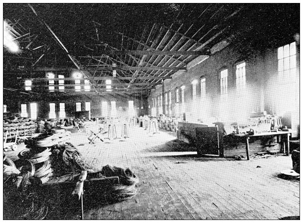 1898年，来自堪萨斯州劳伦斯的古董照片:制造业，客厅图片下载