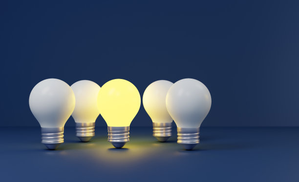 头脑风暴小组。灯泡灯产生创意创意创意概念，3D渲染图片下载