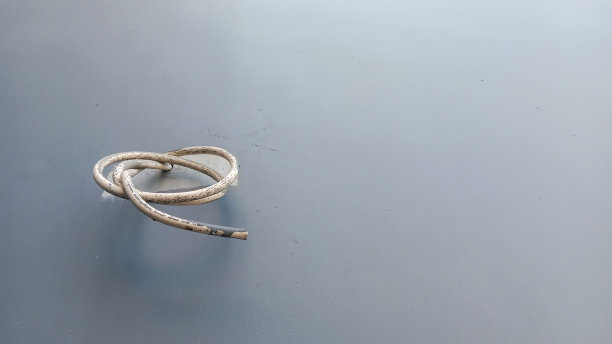 电缆从墙上伸出来图片下载