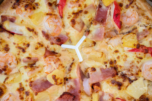 全画幅海鲜豪华披萨。图片下载