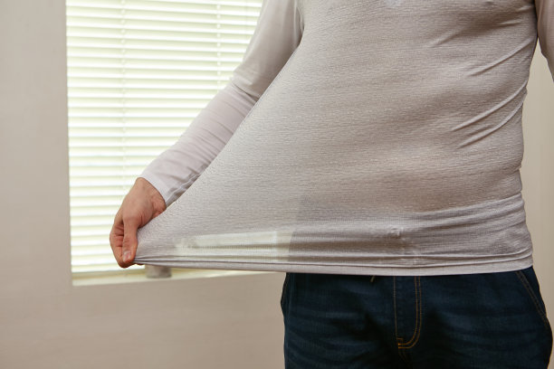 衣服弹性测试。图片下载