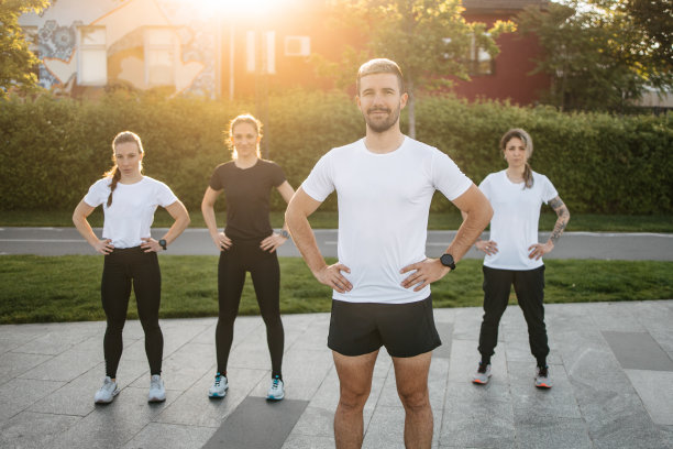 女士和她们的教练图片下载