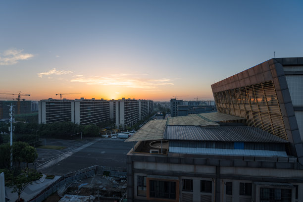 夕阳下的成都城。图片下载