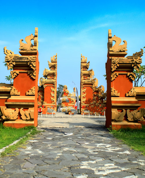 印尼巴厘岛的鹰鹫雕像图片下载