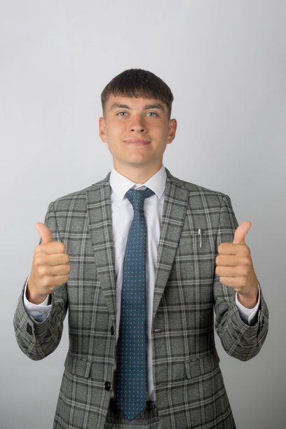 西装革履图片下载