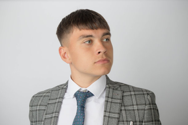 西装革履图片下载