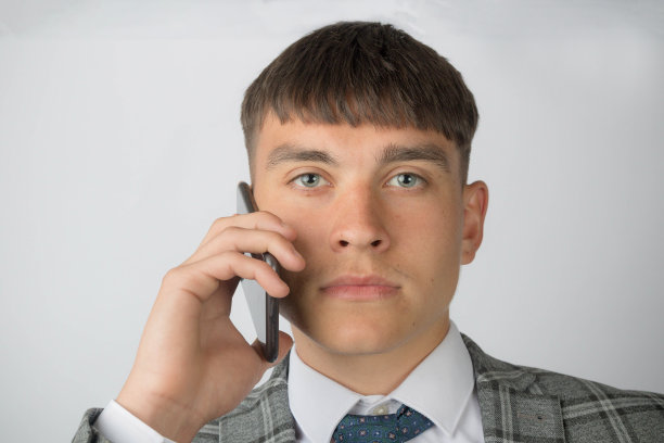 西装革履图片下载