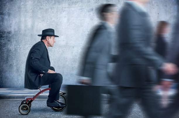 三轮车上的商人图片下载