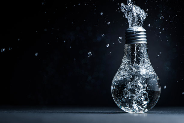 有水的灯泡图片下载