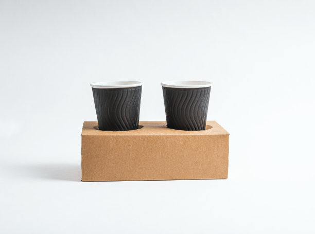 白色背景的一次性食品包装。图片下载