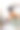 非裔美国女艺术家在画布上画画，在她的工作室里做一些艺术项目图片下载