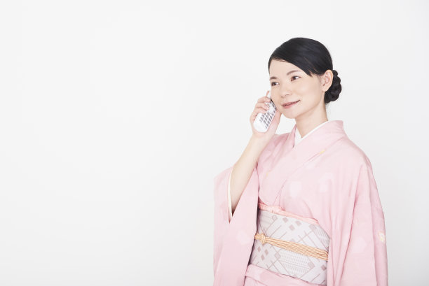 穿着日本传统服装和服的妇女图片下载