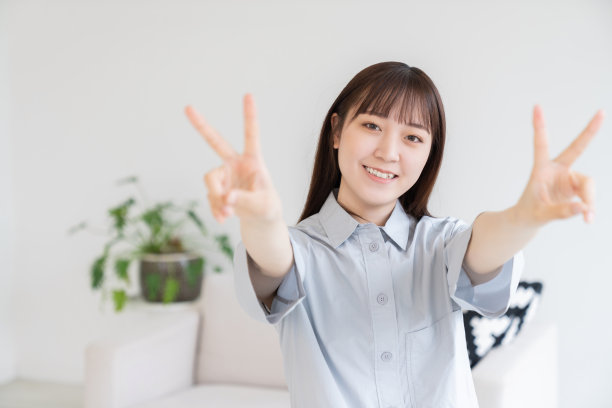 迷人的亚洲女人放松图片下载