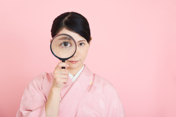 穿着日本传统服装和服的妇女图片下载