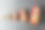 黑色背景下的红色俄罗斯套娃。传统的俄罗斯玩具。图片下载
