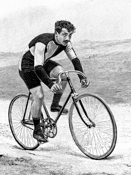 著名自行车手:Moriu坐在他的赛车上，侧视图图片下载