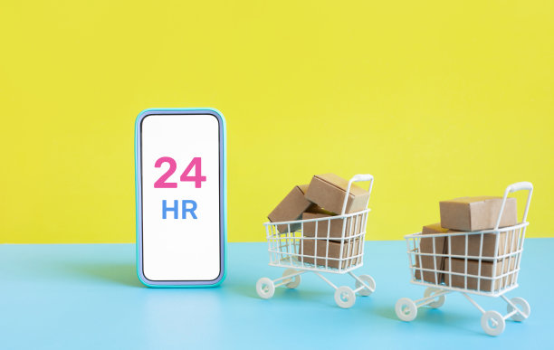 商务电子商务或网上购物的概念与智能手机和产品盒订单的手推车。图片下载