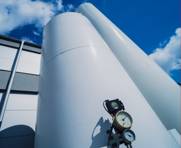 用于生产工业气体的液氮罐和热交换器盘管图片下载