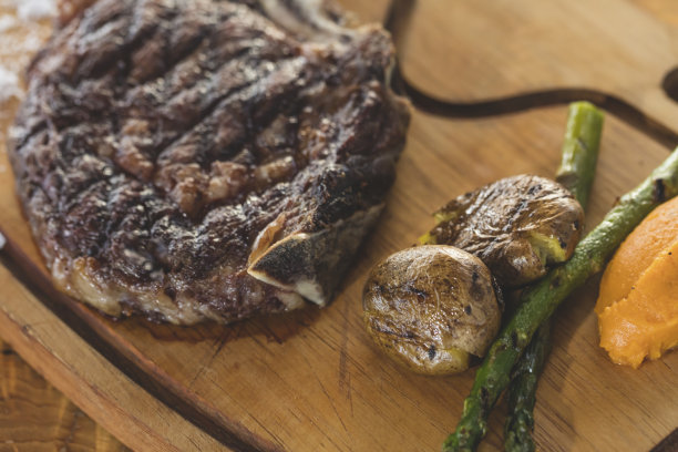 牛排盘特写照片图片下载