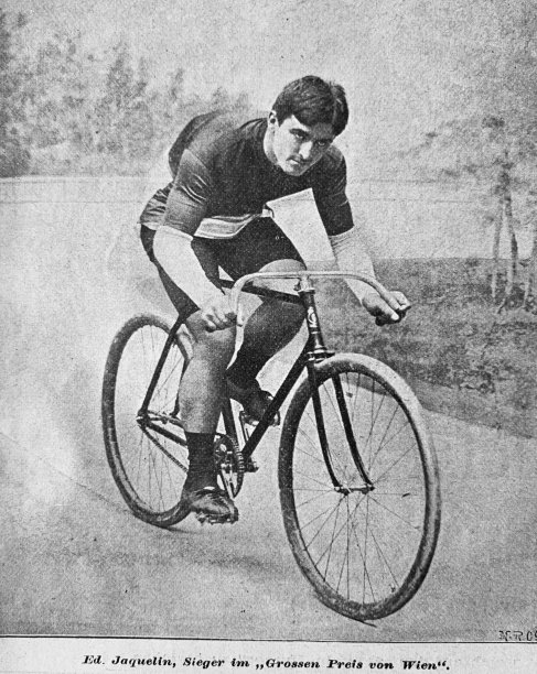 自行车手埃德。杰奎琳在赛道上驾驶他的自行车图片下载