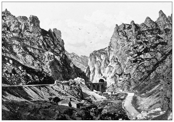 西班牙古色古香的旅行照片:比利牛斯山图片下载