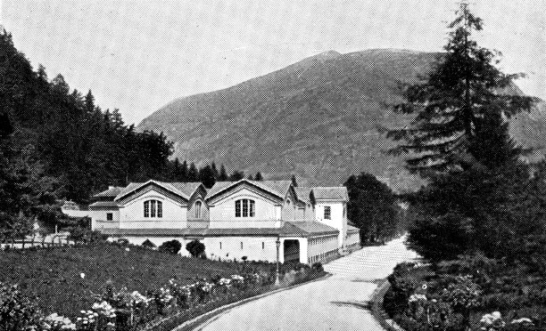 温泉浴场Bagnères-de-Luchon在比利牛斯山在法国- 19世纪图片下载