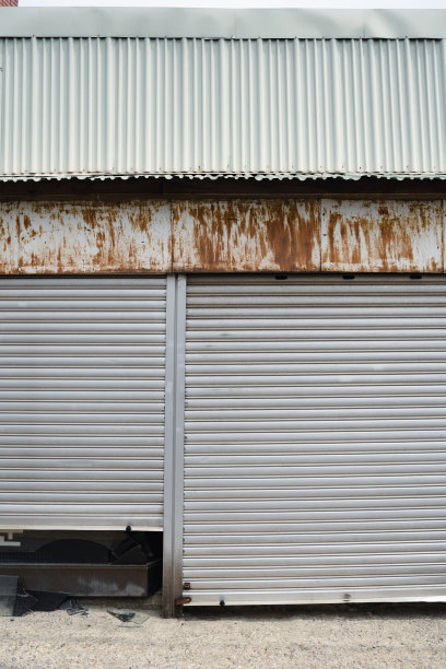 韩国天安的建筑卷帘门或滚筒门图片下载