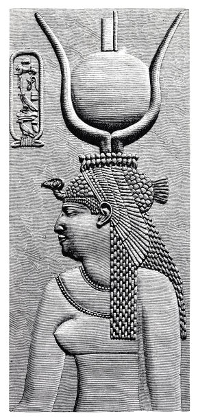 古埃及的雕塑，一个头上戴着瓦罐的年轻女子图片下载