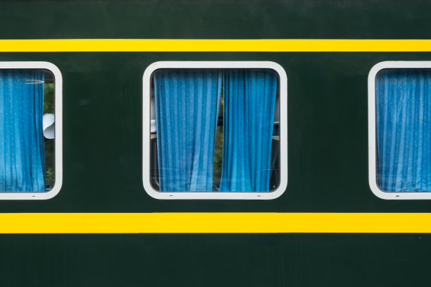 绿色列车窗口特写图片下载