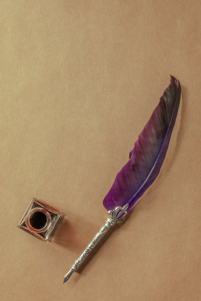 羽毛笔用复古墨水笔好，头顶平放拍摄图片下载
