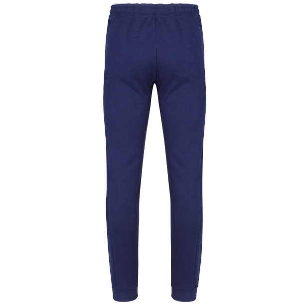 从白色背景的运动裤后面拍摄的模型。图片下载