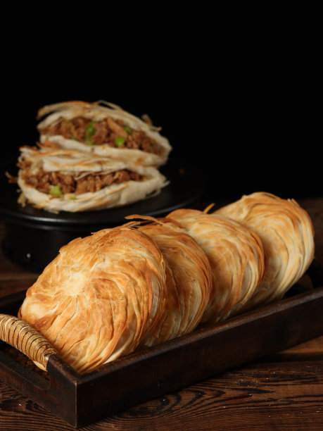 肉夹馍或肉夹馍，中式汉堡包，一盘中式肉三明治，馅料是辣羊肉，产自中国陕西图片下载