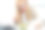 在工作场所吃新鲜沙拉的女人图片下载