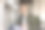 男学生在图书馆看镜头，拿着教科书摆姿势图片下载