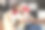 十几岁的女孩在家里的青少年房间里弹吉他，年轻的吉他手勤奋地练习，磨练她的技能图片下载