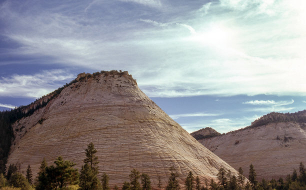 棋盘台面，锡安国家公园，犹他州图片下载
